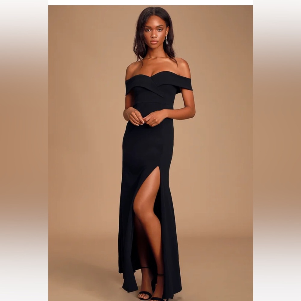 NWT! Lulus off the shoulder dress